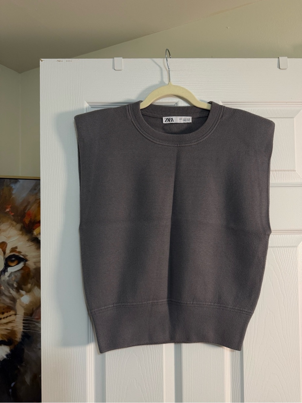 Zara Women’s Crewneck Sleeveless Sweater Vest in Charcoal